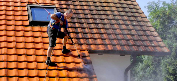 Nettoyage, démoussage toit et peinture hydrofuge colorée